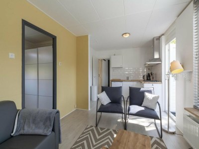 Holiday house Vibrant Holiday home with garden - Outdoor photo 14