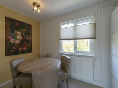 Holiday house Vibrant Holiday home with garden - Outdoor photo 19