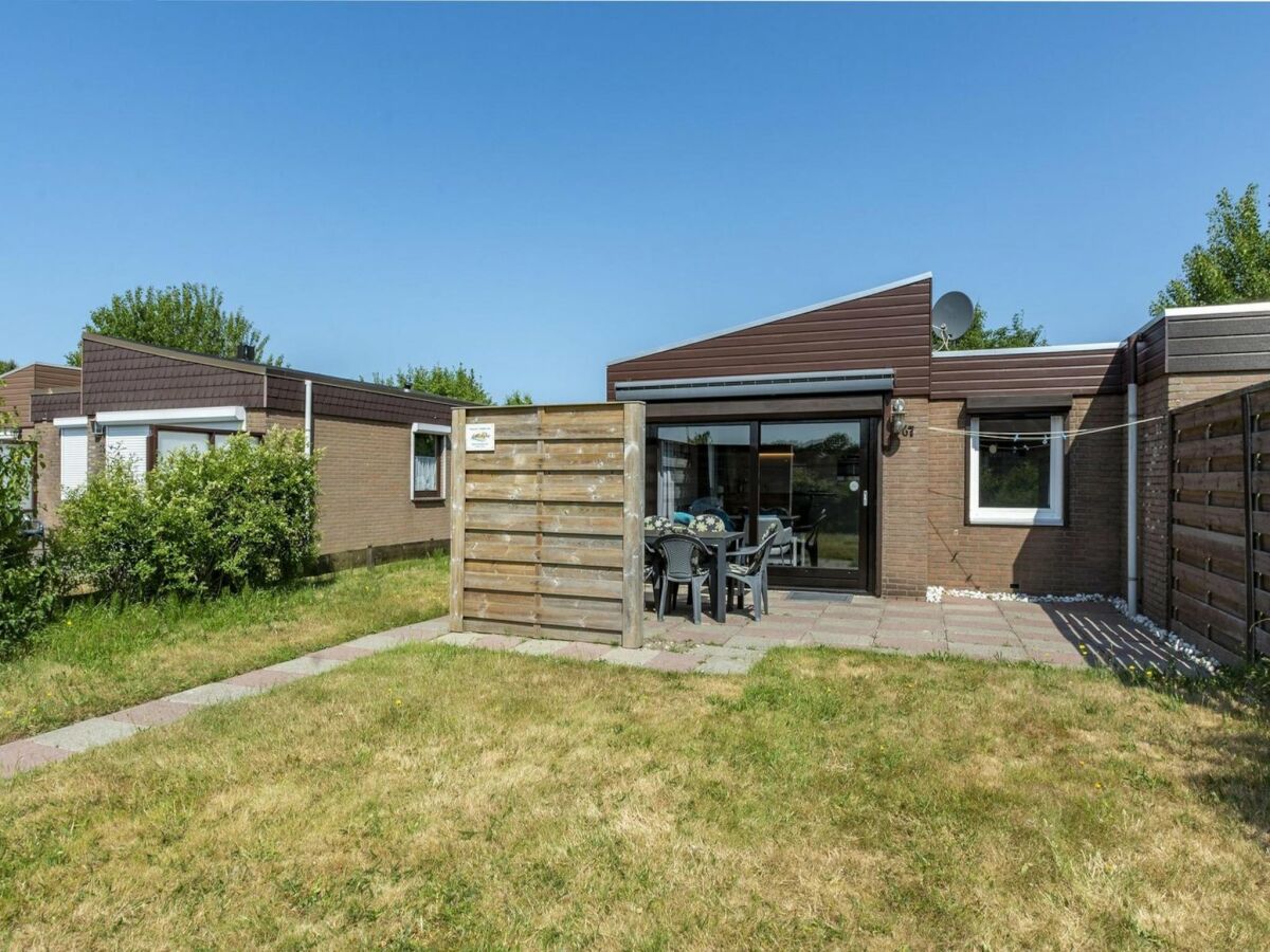 Bungalow Cozy holiday home near sea - Outdoor photo 2