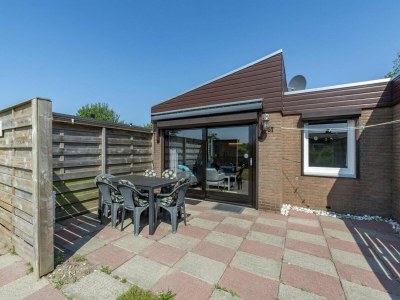 Bungalow Cozy holiday home near sea - Outdoor photo 8