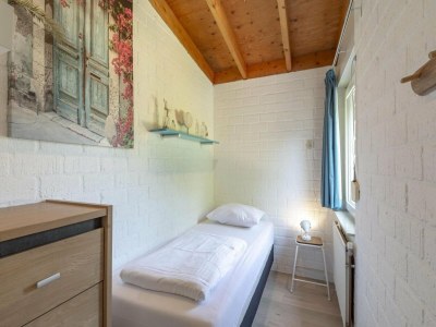 Bungalow Cozy holiday home near sea - Outdoor photo 16