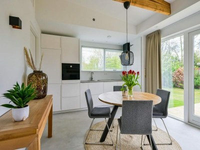 Bungalow Radiant bungalow with garden - Outdoor photo 2