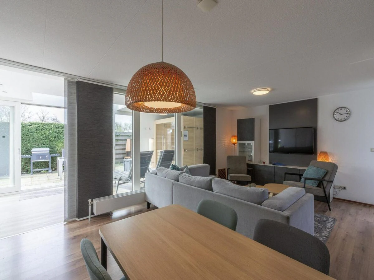 Bungalow Elegant bungalow with sauna and garden - Outdoor photo 4