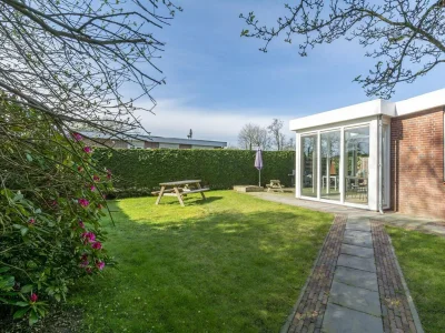 Bungalow Elegant bungalow with sauna and garden - Outdoor photo 5