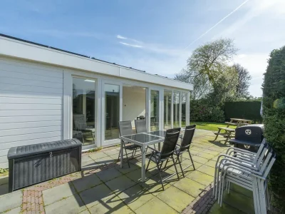 Bungalow Elegant bungalow with sauna and garden - Outdoor photo 7