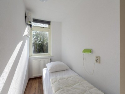 Bungalow Elegant bungalow with sauna and garden - Outdoor photo 17