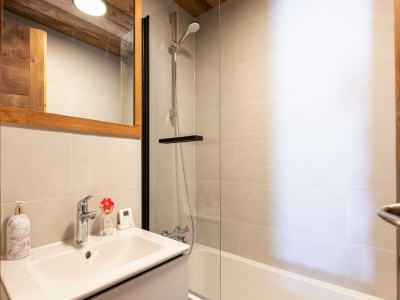 Apartment Apartment in France with Mountain Views & Pool - Features photo 14