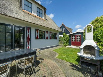 Villa Charming Villa with parasol - Outdoor photo 13