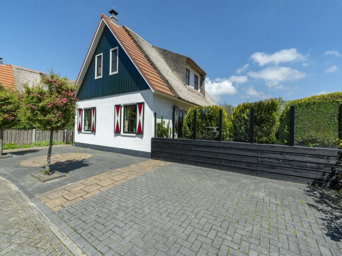 Villa Gracious holiday villa with terrace - Outdoor photo 5