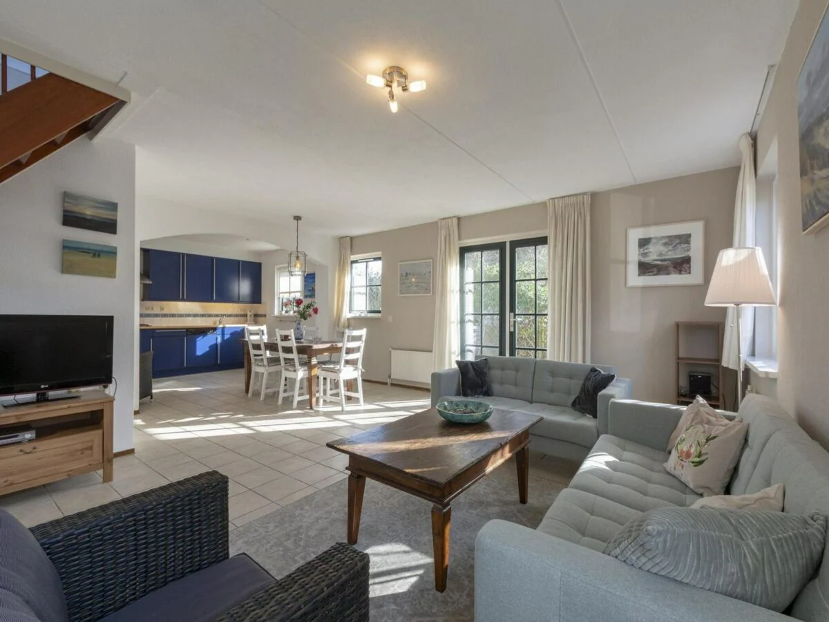 Villa Holiday villa with fenced garden - Outdoor photo 2