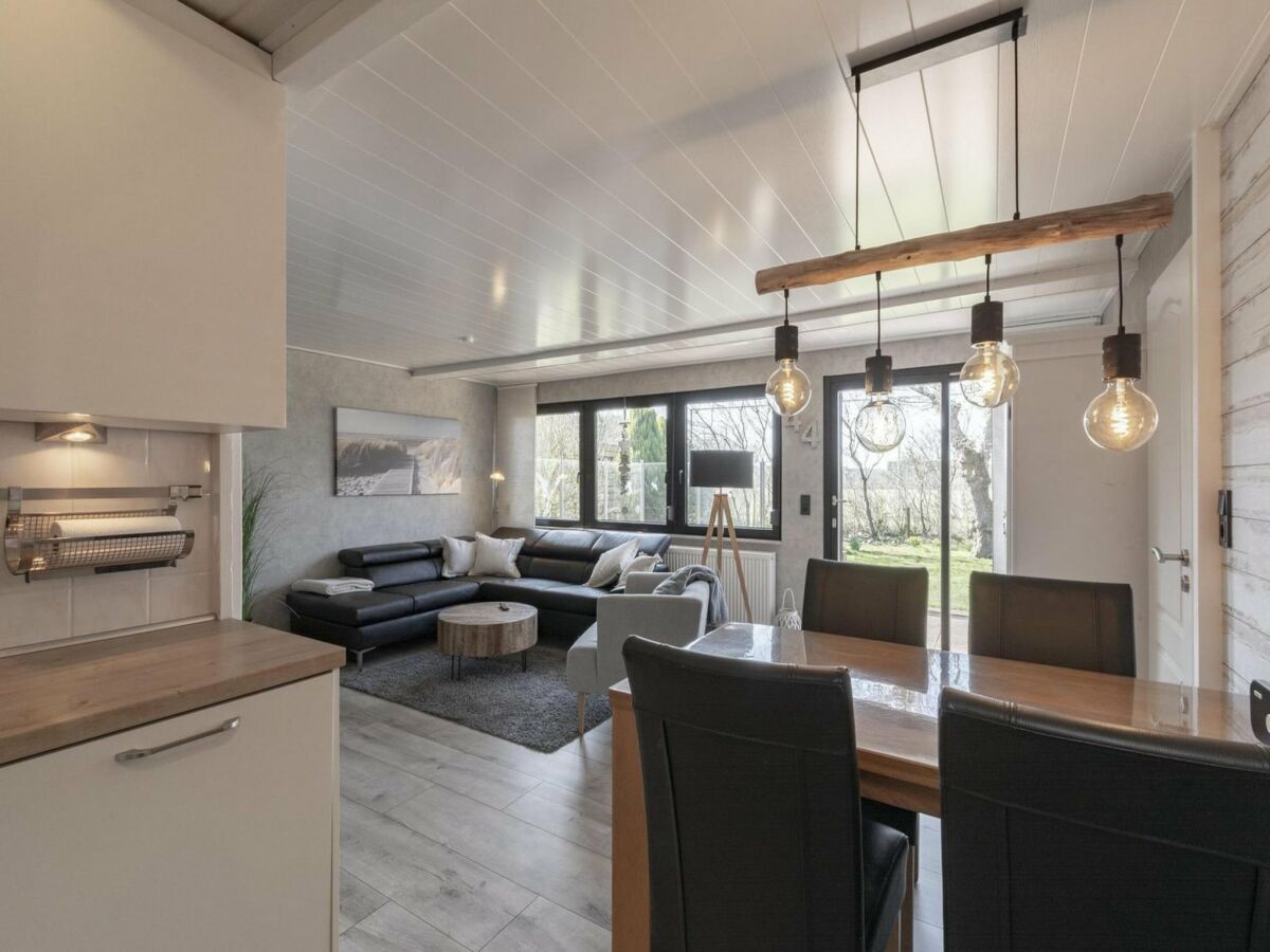 Bungalow Cozy bungalow with garden - Outdoor photo 5