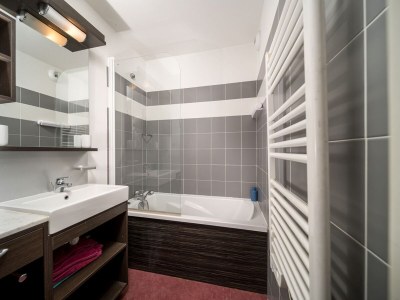 Apartment Apartment in French Alps with Heated Pool - Features photo 10