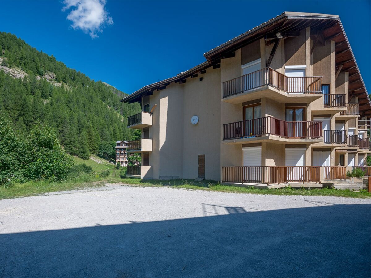 Apartment Studio in France with Mountain Views - Outdoor photo 2