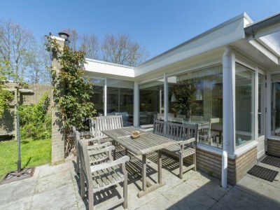 Bungalow Stylish bungalow with garden - Outdoor photo 13