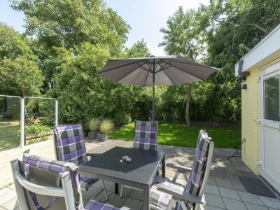 Bungalow Holiday home in Callantsoog with patio - Outdoor photo 4
