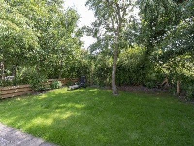 Bungalow Holiday home in Callantsoog with patio - Outdoor photo 8