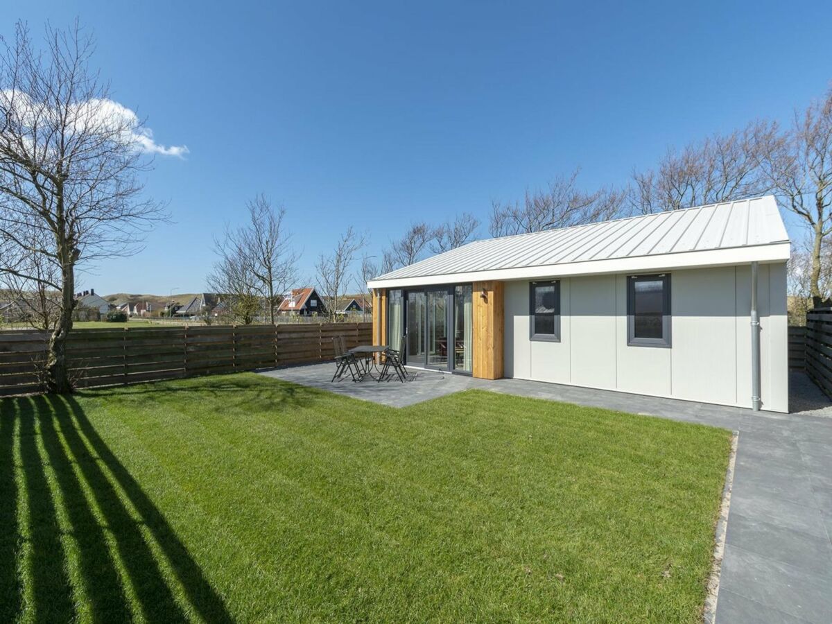 Bungalow Gorgeous Holiday home with patio - Outdoor photo 2