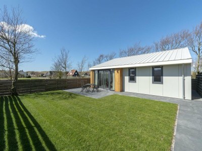 Bungalow Gorgeous Holiday home with patio - Outdoor photo 2