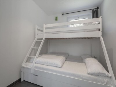 Bungalow Alluring seaside holiday home in Callantsoog - Outdoor photo 12