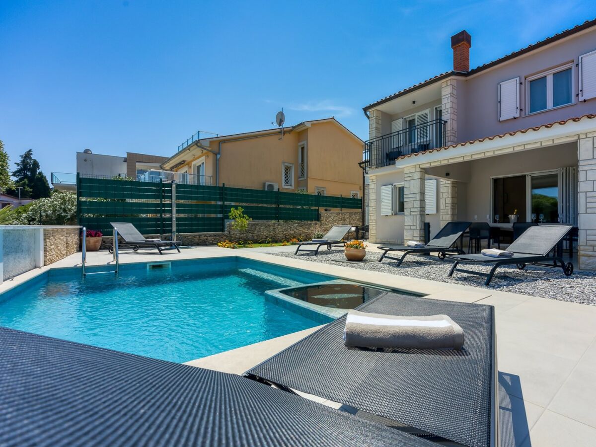 Villa - Breeze Holiday Home - Sea View