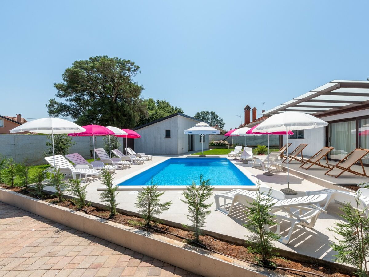 Apartment Nino with Shared Pool - One-Bedroom A4 with Terrace - Outdoor photo 2