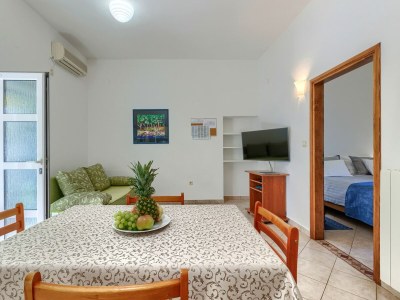 Apartment Nino with Shared Pool - One-Bedroom A4 with Terrace - Features photo 15