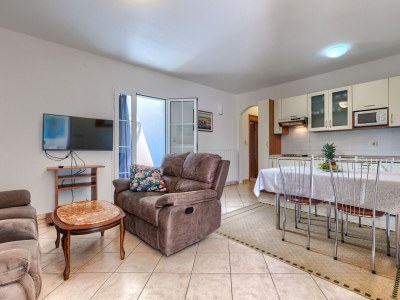 Apartment Nino with Shared Pool - One-Bedroom A1 with Balcony - Features photo 11