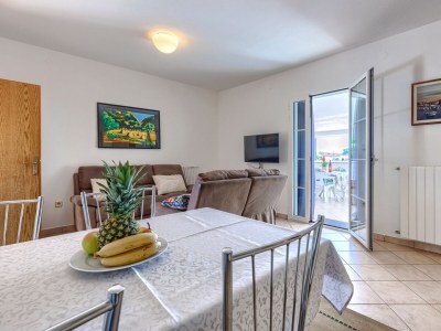 Apartment Nino with Shared Pool - One-Bedroom A1 with Balcony - Features photo 20