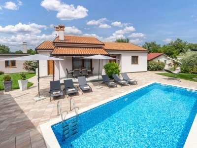 Villa - Villa Ajlin with Private Pool - Outdoor photo 11