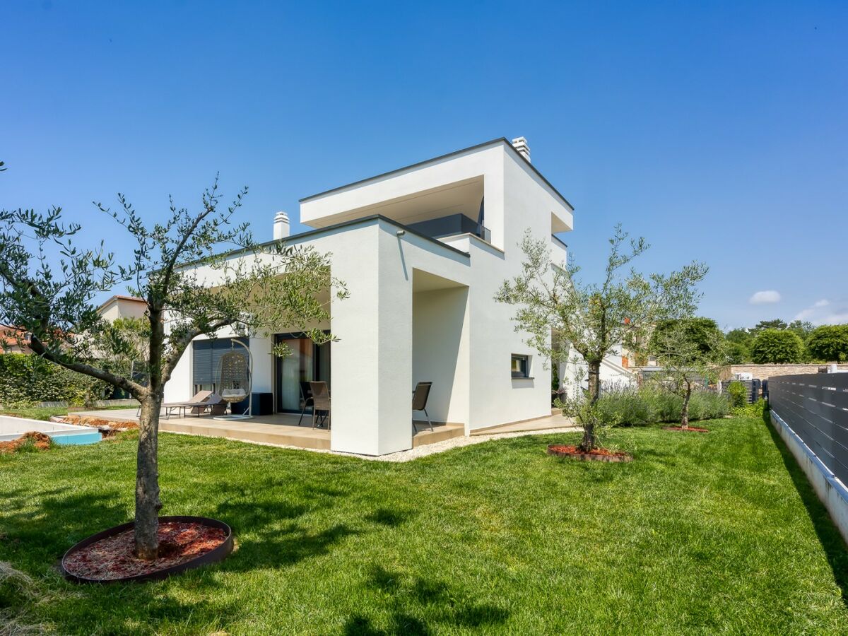 Apartment - App Ana with Shared Pool and Jacuzzi - Outdoor photo 5