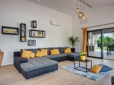 Villa - Villa Radola with Heated Pool - Features photo 20