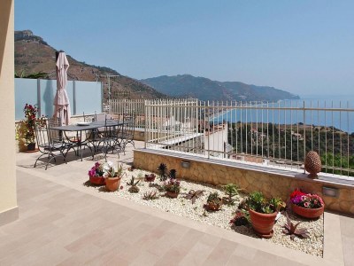 Holiday park Apartment in Taormina with garden - Outdoor photo 2