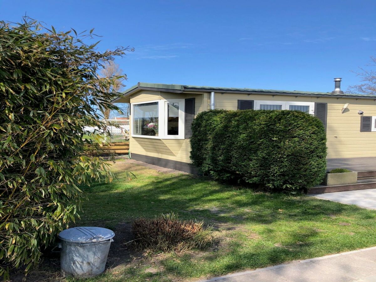 Holiday park Chalet in Wiringherlant am Meer für 4 Von Belvilla - Outdoor photo 5