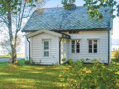 Holiday house 6 person holiday home in Fjørtoft - Outdoor photo 5