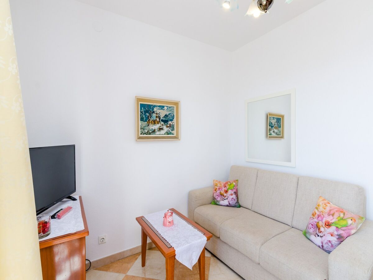 Apartment Apartments Nicol - Two-Bedroom Apartment with Balcony and Sea View - Features photo 3