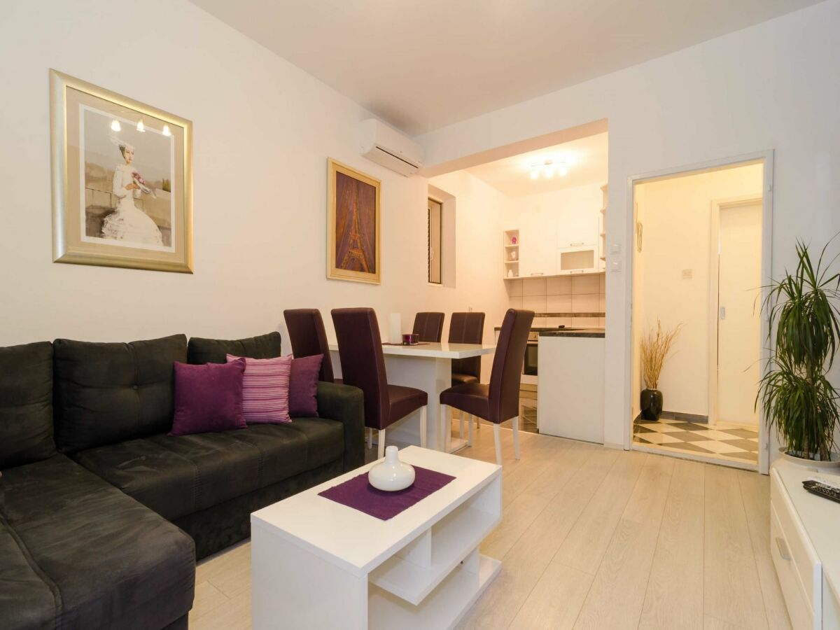 Apartment Apartment with terrace and sea view - Features photo 3