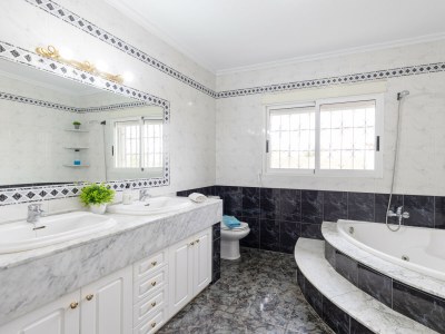 Villa Fidalsa White House Premium - Features photo 35