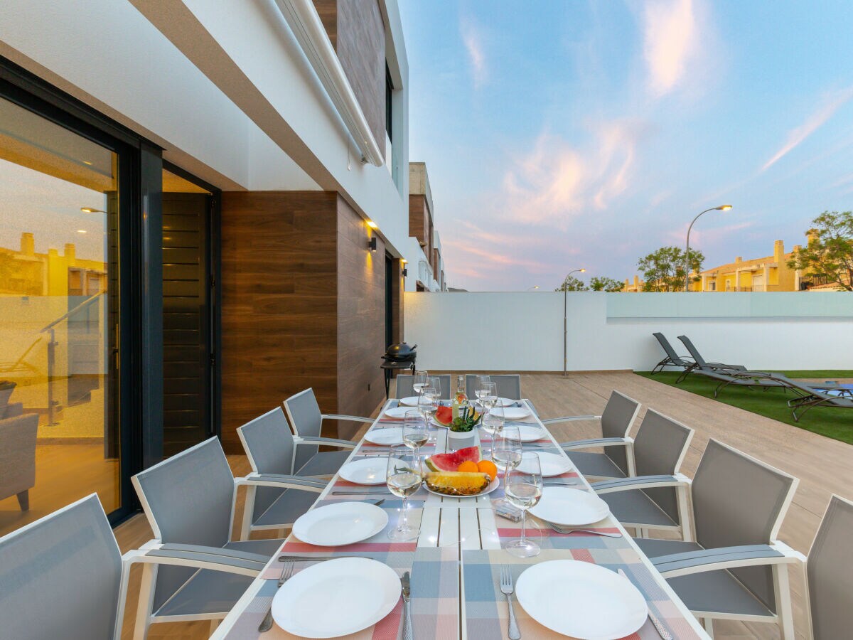 Villa Luxurious & Comfy by Fidalsa