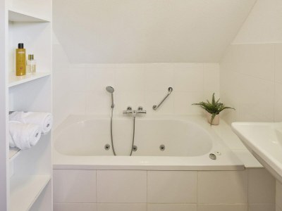 Holiday park Farmhouse in Limburg with Sauna & Hot Tub - Features photo 12