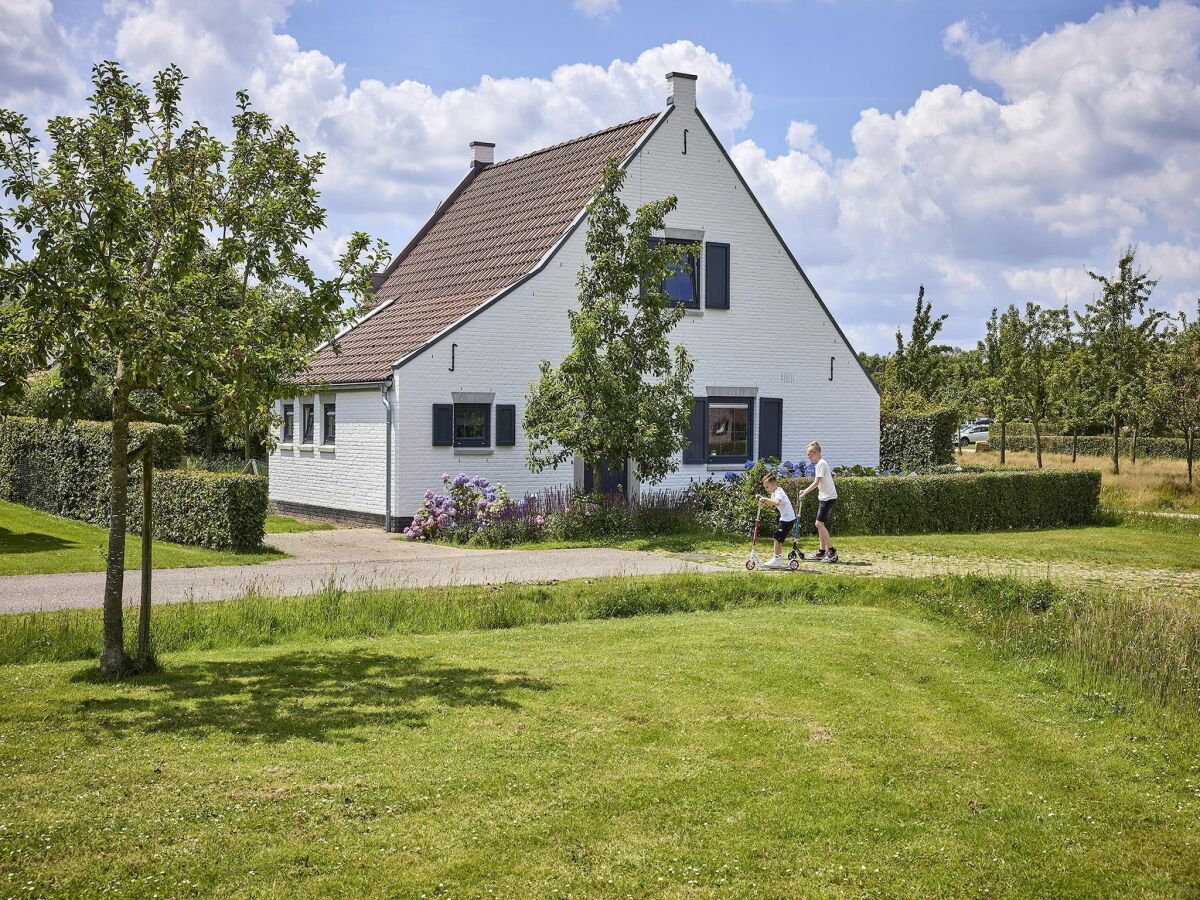 Holiday park Farmhouse in Limburg with Sauna & Whirlpool