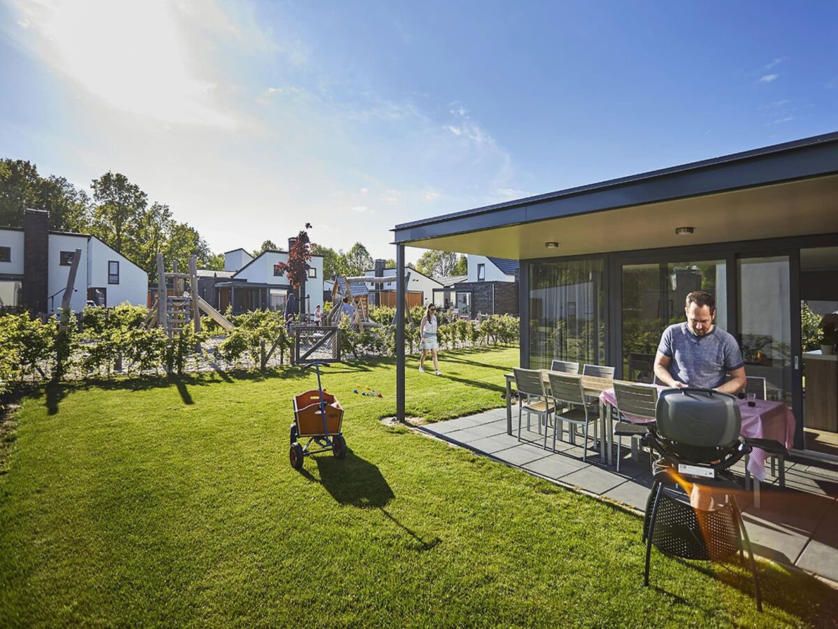 Holiday park Bungalow in Limburg nahe Maasplassen - Outdoor photo 2