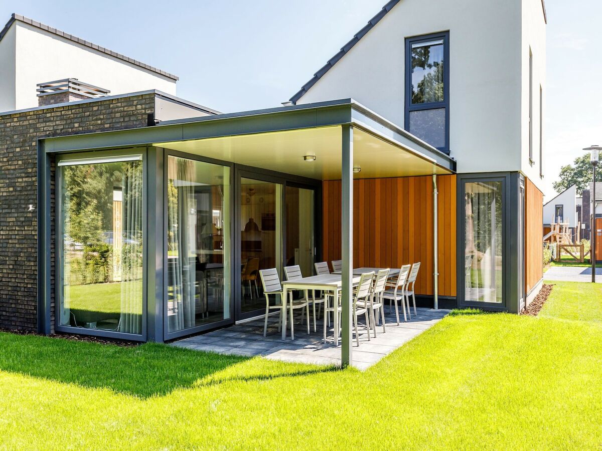 Holiday park Bungalow in Limburg with Gourmet Kitchen - Outdoor photo 3