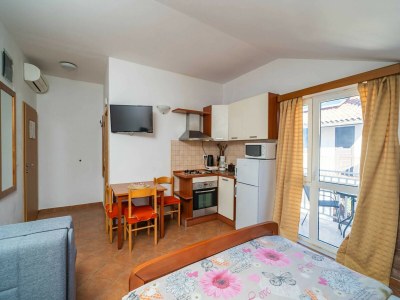 Apartment Apartments Senjo - Studio Apartment with Balcony and Garden View (Apartman 5) - Features photo 8