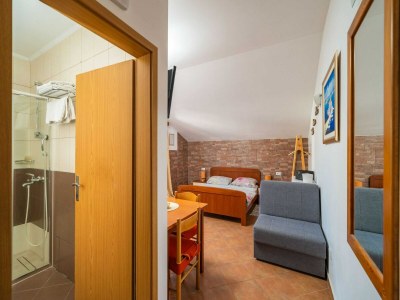 Apartment Apartments Senjo - Studio Apartment with Balcony and Garden View (Apartman 5) - Features photo 12