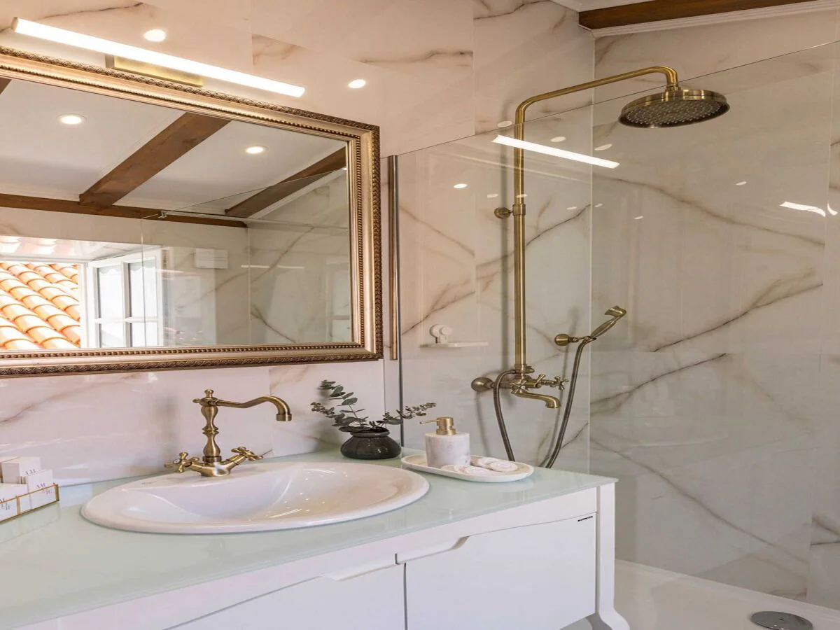 Apartment Vivaldi - Deluxe Double Room with Side City View (S3)