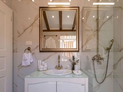 Apartment Vivaldi - Deluxe Double Room with Side City View (S3) - Features photo 9