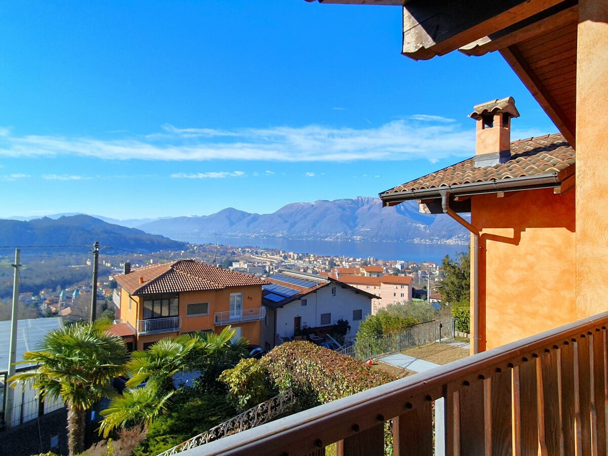 Holiday house House in Luino with Green Garden and City Views - Outdoor photo 5