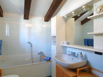 Holiday house House in Luino with Green Garden and City Views - Features photo 11