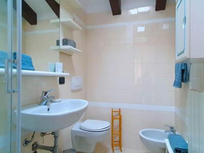 Holiday house House in Luino with Green Garden and City Views - Features photo 32