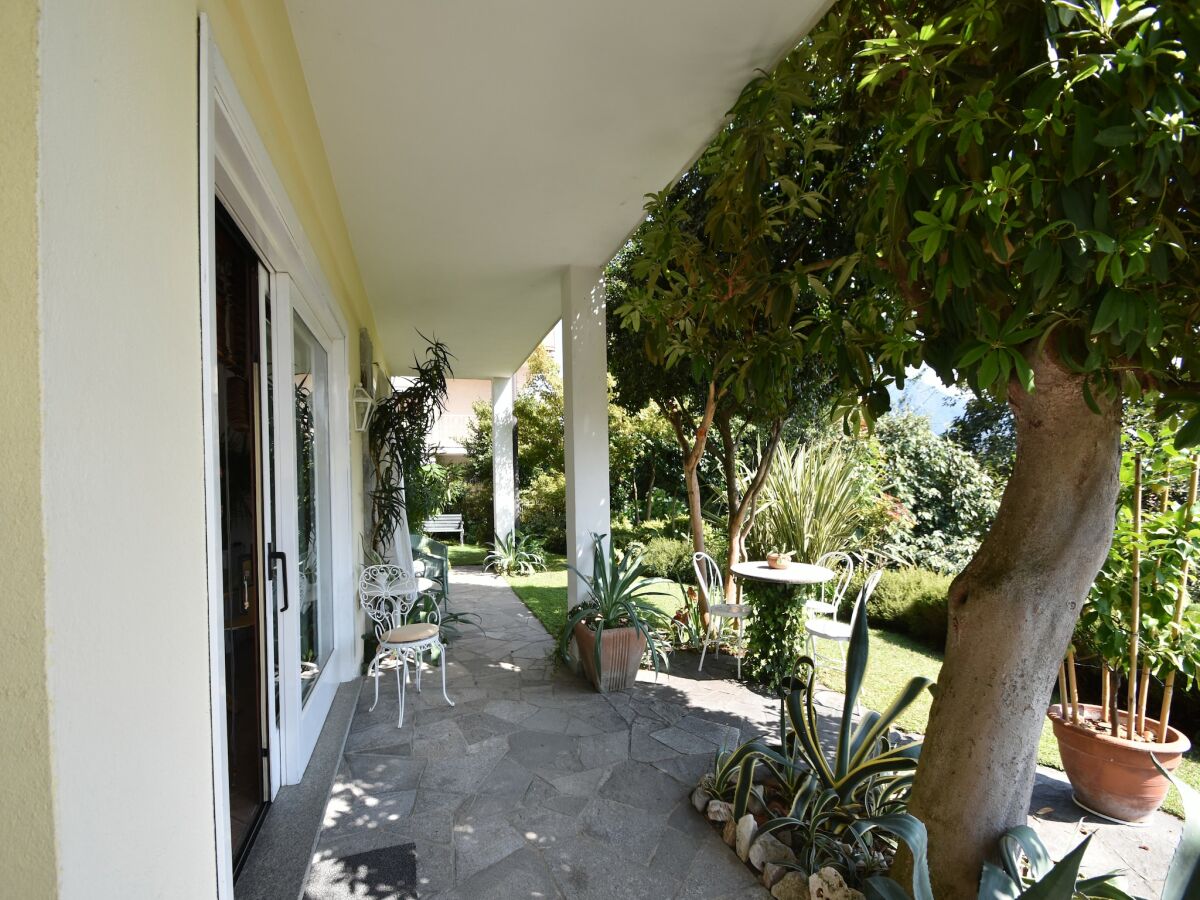 Holiday house Chalet by Lake Maggiore with Garden Views - Outdoor photo 4